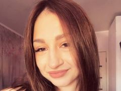 LoriShaw - female with brown hair webcam at LiveJasmin