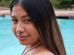 LouDior - female with brown hair webcam at LiveJasmin