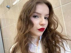 LouTobe - female with brown hair webcam at LiveJasmin