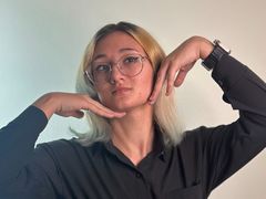 LovieChenaille from LiveJasmin