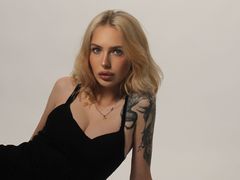 FrancisLinder - blond female webcam at LiveJasmin