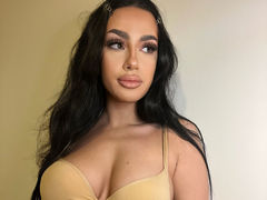 LuanaDess from LiveJasmin