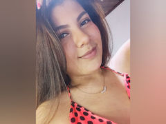 LuciaAmore - female with brown hair webcam at LiveJasmin