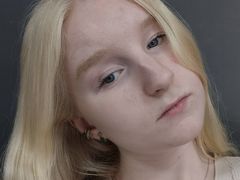 HyacinthBellin - blond female with  small tits webcam at xLoveCam