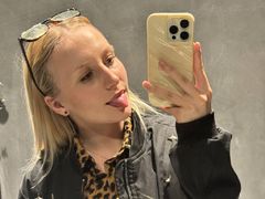 LucilleWiste from LiveJasmin