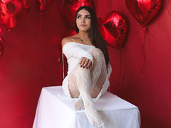 LucyBrickman from LiveJasmin