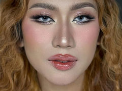 LucyElis - shemale with black hair webcam at LiveJasmin