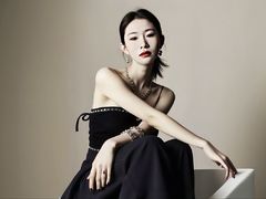 LucyJohn - female with black hair and  big tits webcam at LiveJasmin