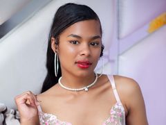 LucyLarz - female with black hair webcam at LiveJasmin