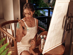 LucyMartin - female with black hair webcam at LiveJasmin