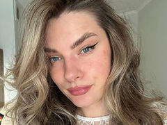 Lucyluuuu - blond female webcam at LiveJasmin