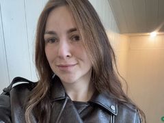 LuiseClark - female with brown hair webcam at LiveJasmin