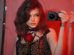 LunaBruna - female with brown hair webcam at LiveJasmin