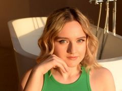 LunaFrosen from LiveJasmin