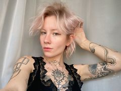 LunaHurt - blond female webcam at LiveJasmin