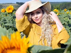 LunatheVampire - female with red hair and  small tits webcam at ImLive