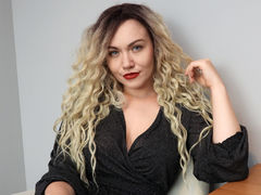 LunatheVampire - female with red hair and  small tits webcam at ImLive