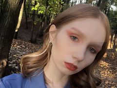 LunaLittleLuster from LiveJasmin