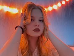 LunaReedy - blond female with  big tits webcam at LiveJasmin