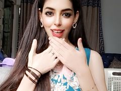 LyaFletcher - female with black hair webcam at LiveJasmin