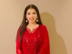 LyaFletcher - female with black hair webcam at LiveJasmin