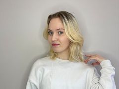 LynGoodhart - female with brown hair webcam at LiveJasmin