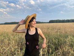 LynShauger - female with brown hair webcam at LiveJasmin