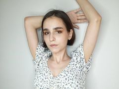 LynetCruise - female with brown hair webcam at LiveJasmin