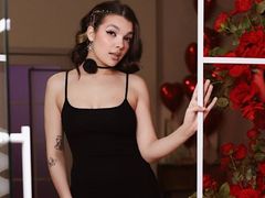 LoraHeming - female with brown hair webcam at LiveJasmin