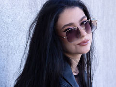 MadelynVelure - female with black hair webcam at LiveJasmin