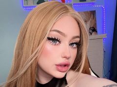 Mae_Barbie from ImLive