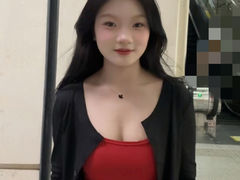 MaggieEileen - female with black hair and  big tits webcam at LiveJasmin