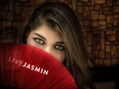MaiaBrunni - female with brown hair and  big tits webcam at LiveJasmin