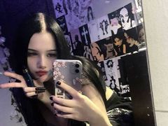 MaishaHanawalt - female with brown hair webcam at LiveJasmin