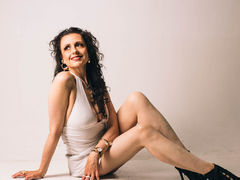 BessieCo - female with brown hair webcam at xLoveCam