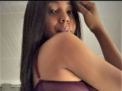 leonelapatterson - female with brown hair and  big tits webcam at LiveJasmin