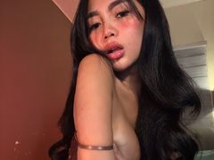 MariaEllamae - female with black hair and  big tits webcam at LiveJasmin