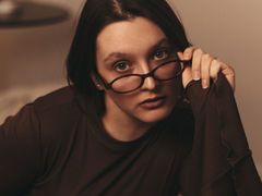 SaraRein - female with brown hair webcam at LiveJasmin