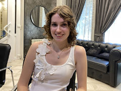 MariaRuss - female with brown hair webcam at LiveJasmin