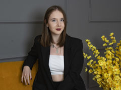 MarianBeck - female with brown hair webcam at LiveJasmin