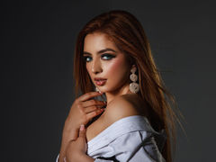 MarianaSaavedra - female with brown hair webcam at LiveJasmin