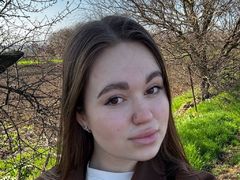 MariannaLomas - female with brown hair webcam at LiveJasmin