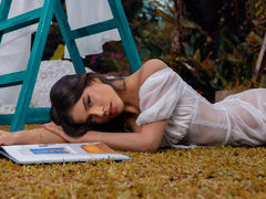 MarieAranda - female with black hair webcam at LiveJasmin