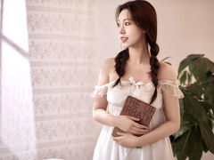 MarieAndre - female with brown hair webcam at LiveJasmin