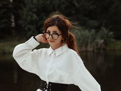 MariellaMoretti - female with brown hair and  small tits webcam at LiveJasmin