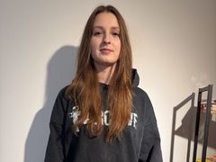 MarielleZotti - female with brown hair webcam at LiveJasmin