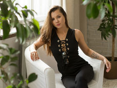 AmyFruitie - female with brown hair webcam at LiveJasmin