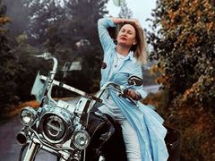 Heycutemilf - blond female webcam at LiveJasmin