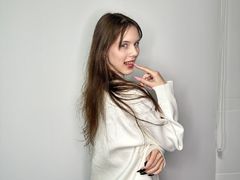 MarlineAfalava - female with brown hair webcam at LiveJasmin