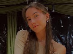 MarthaKufner - female with brown hair webcam at LiveJasmin